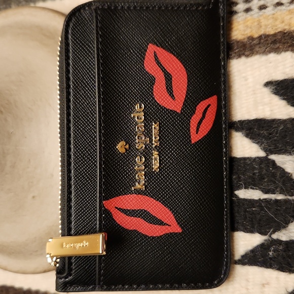 Kate Spade Madison Lip Toss Top Zip Card Holder - Picture 1 of 4